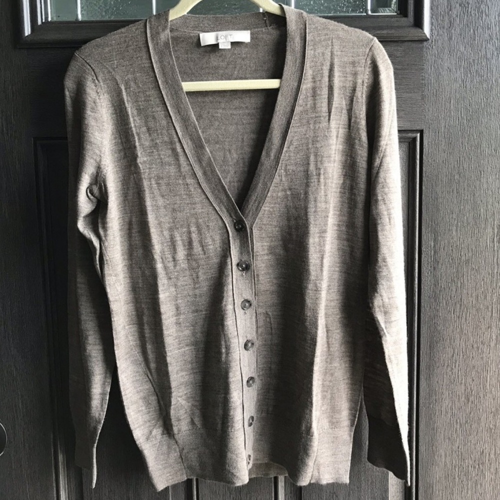 ⭐️3 for $20⭐️ LOFT V-Neck Button Down Knit Cardigan - Light Brown